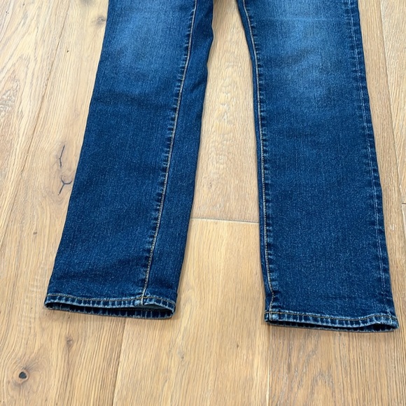 Guess Slim Straight High Rise 28 NWOT - Picture 6 of 9